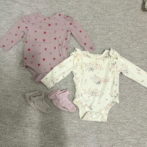 Pehr baby items! Shirts & socks 3-6 months - Picture 1 of 9